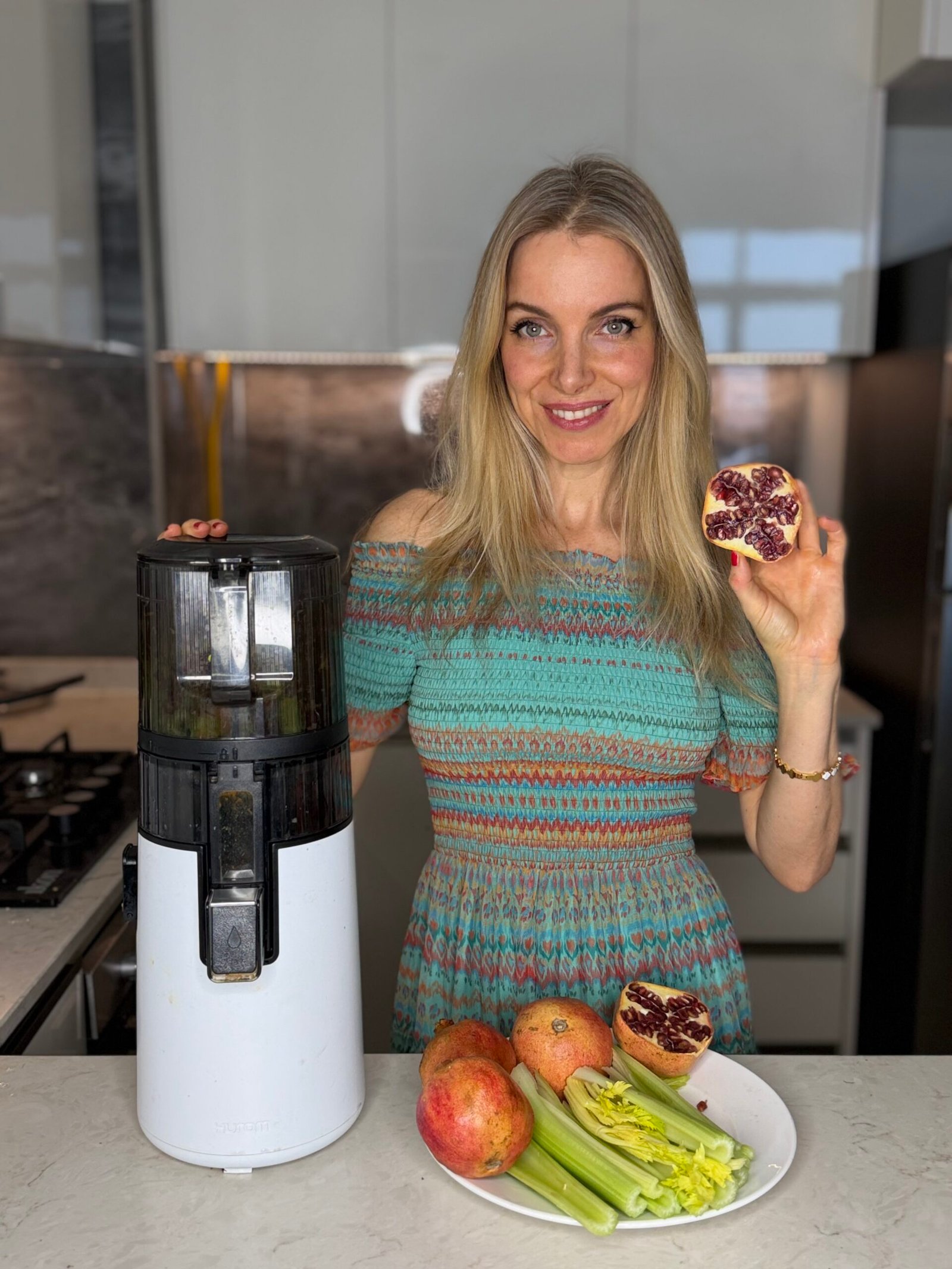 Julia Rawsome mit dem Hurom H70 FT Slowjuicer